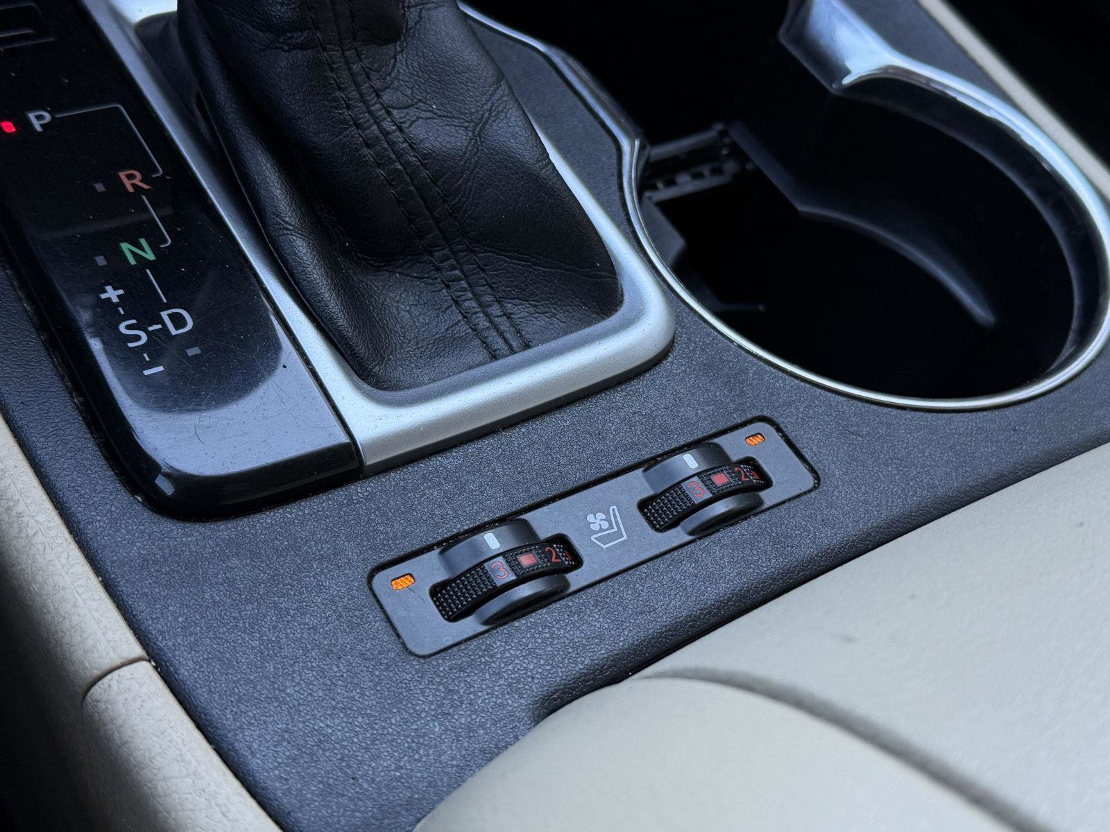 Used 2017 Toyota Highlander Limited image 18