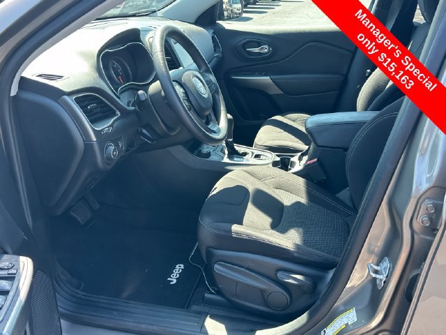 Used 2019 Jeep Cherokee Latitude w/ Popular Appearance Group AWD/4WD image 11