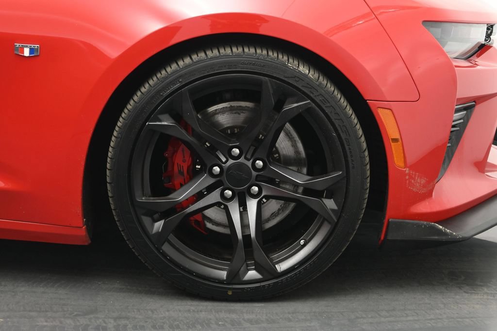 Used 2018 Chevrolet Camaro SS RWD image 19