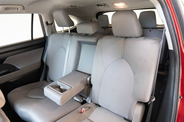 Used 2023 Toyota Highlander LE FWD image 19