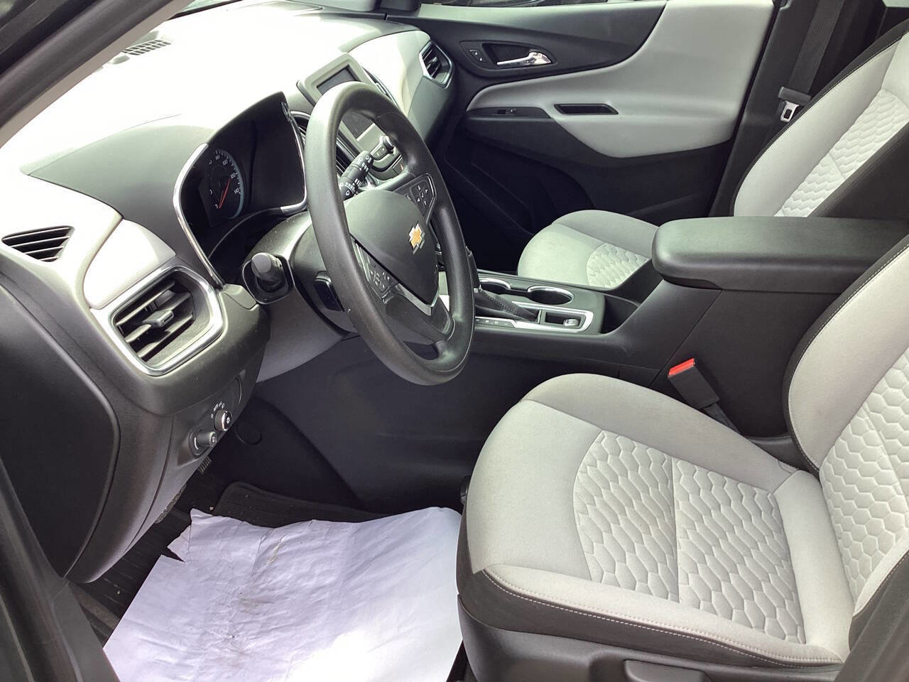 Used 2020 Chevrolet Equinox LS image 32