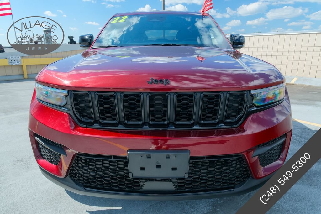 Used 2022 Jeep Grand Cherokee Altitude AWD/4WD image 9