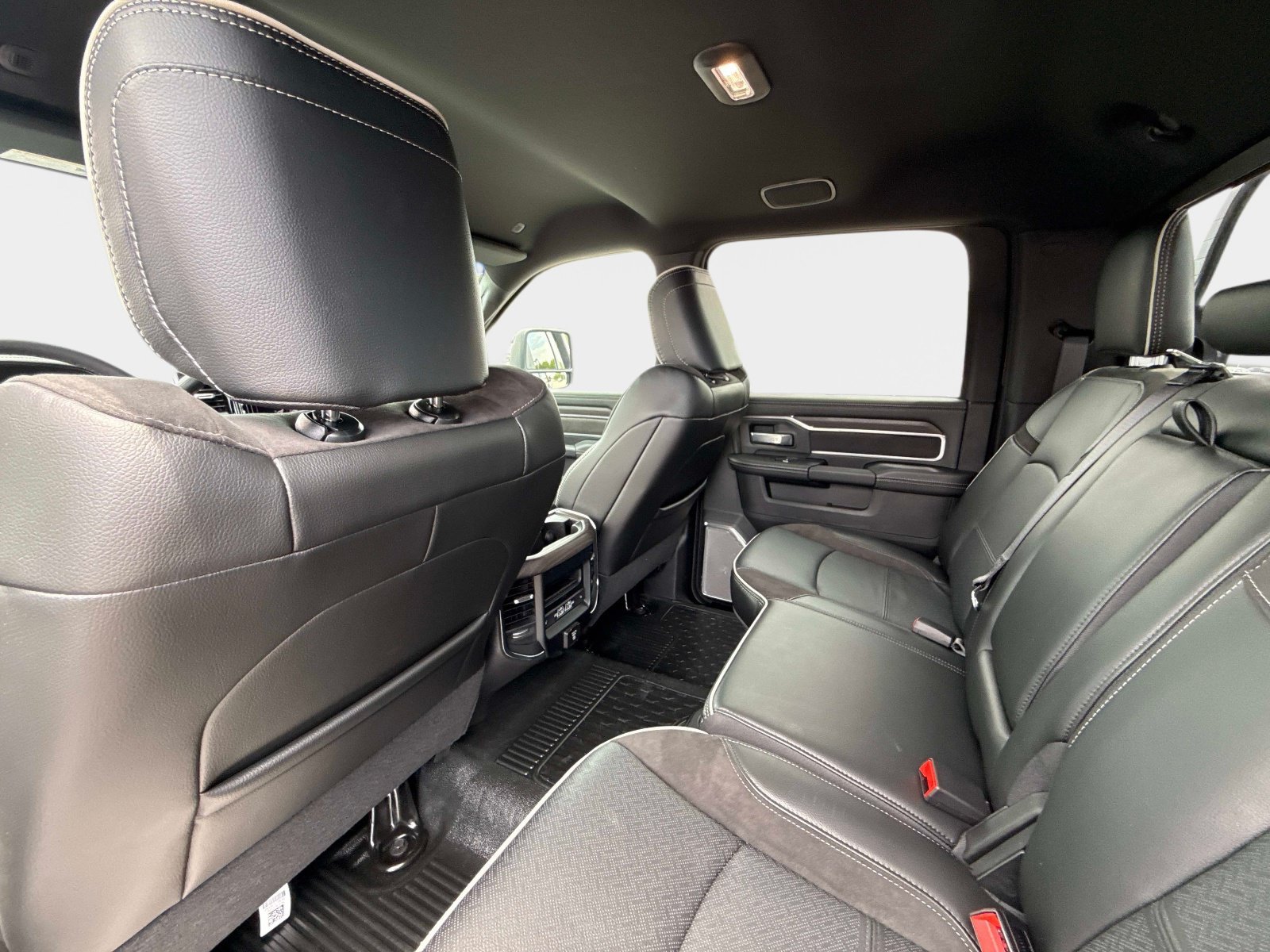 Used 2026 RAM 5500 4x4 Crew Cab w/ Laramie Trim Package image 19