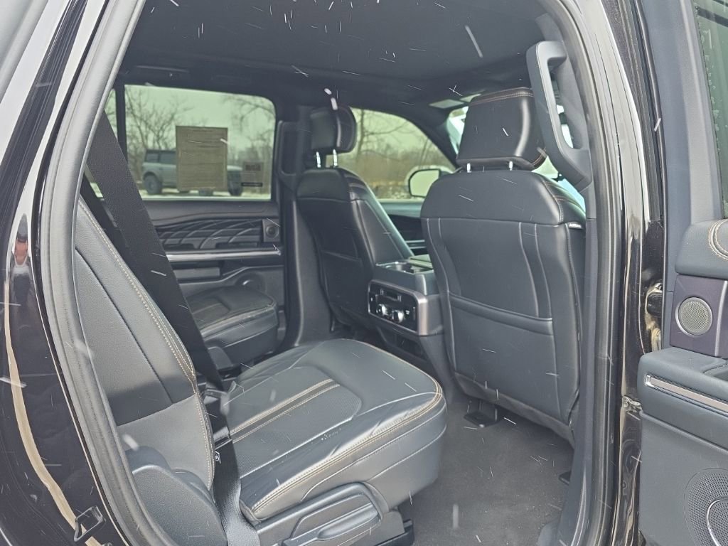 Used 2024 Ford Expedition Platinum image 41