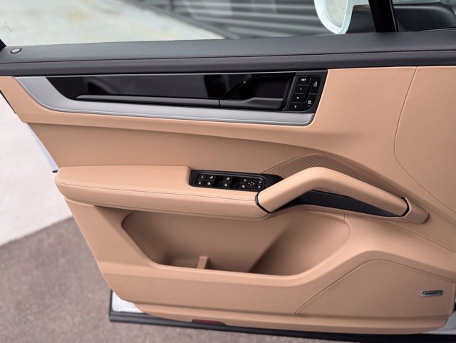 New 2026 Porsche Cayenne Coupe AWD/4WD image 13
