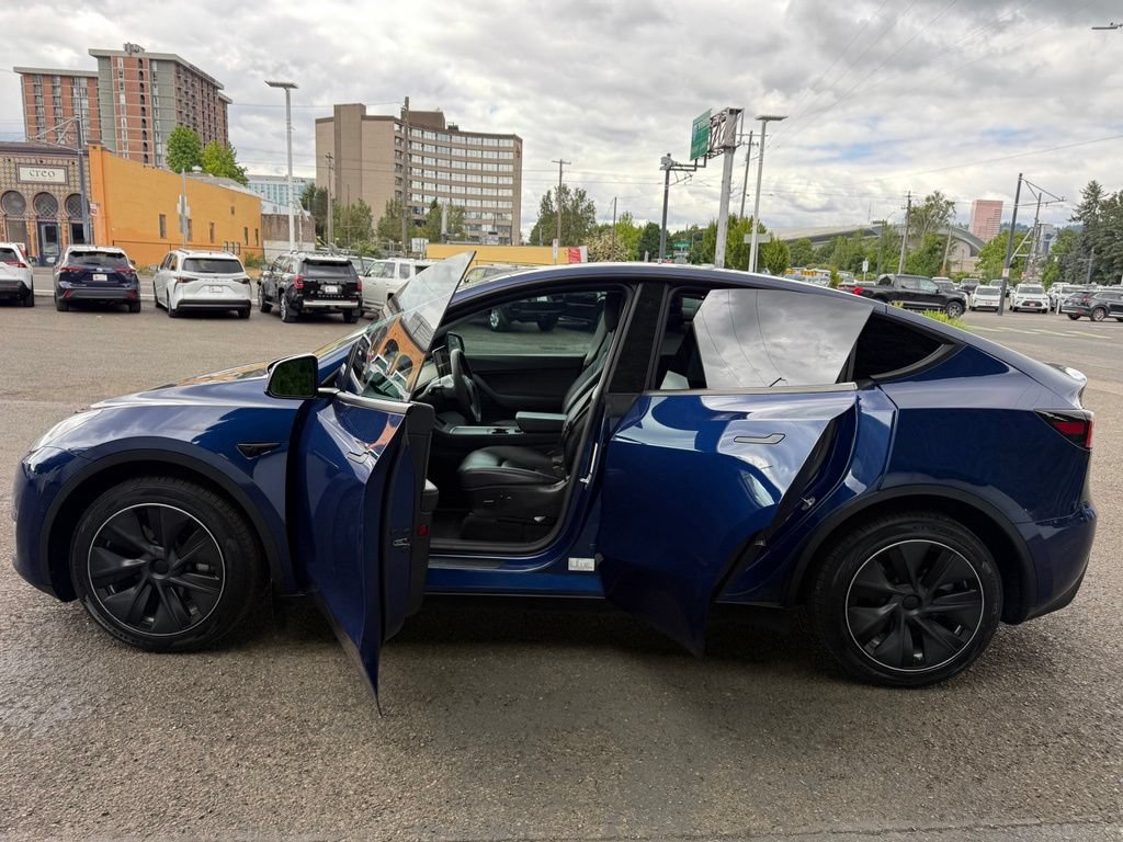 Used 2022 Tesla Model Y Long Range AWD/4WD image 17