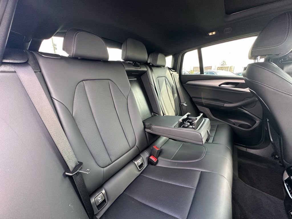 Certified 2025 BMW X4 xDrive30i image 28
