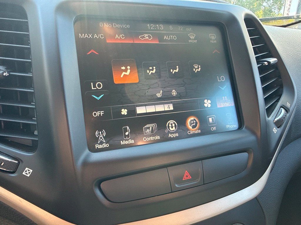 Used 2016 Jeep Cherokee Limited AWD/4WD image 29