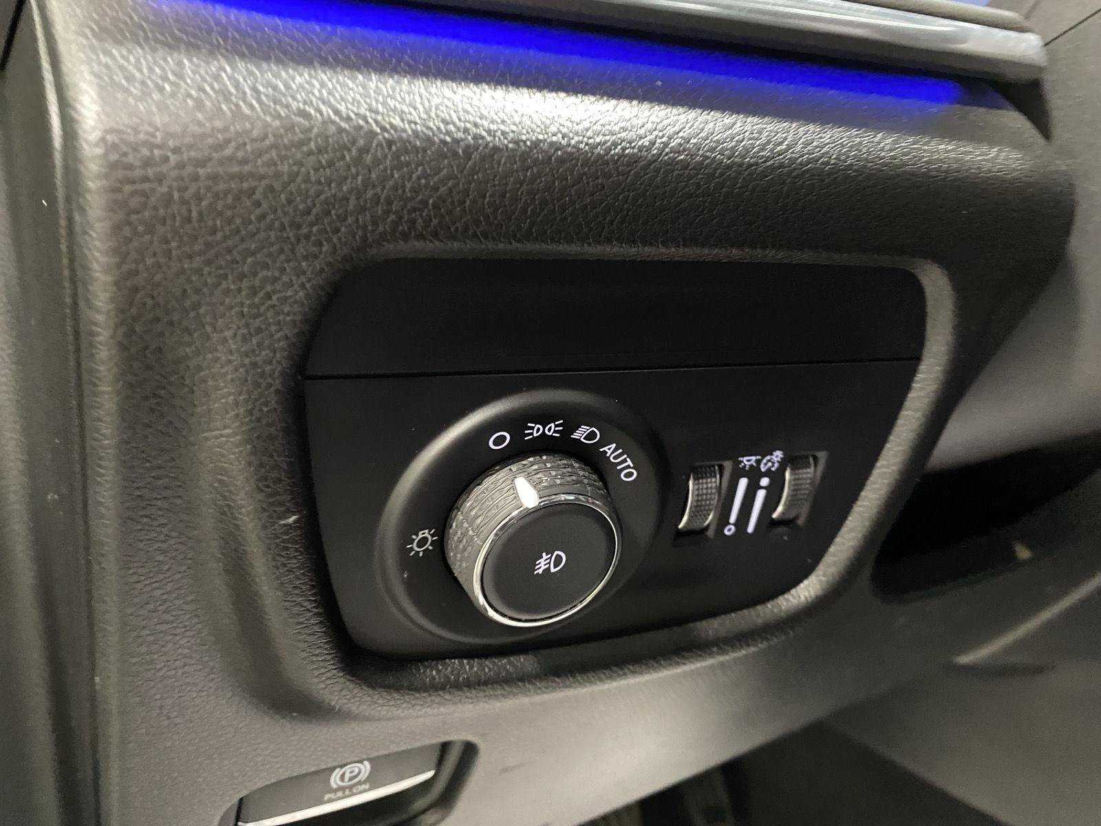 Used 2024 Jeep Grand Cherokee Overland w/ Luxury Tech Group IV AWD/4WD image 27