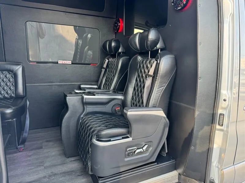 Used 2023 Mercedes-Benz Sprinter 3500 image 31