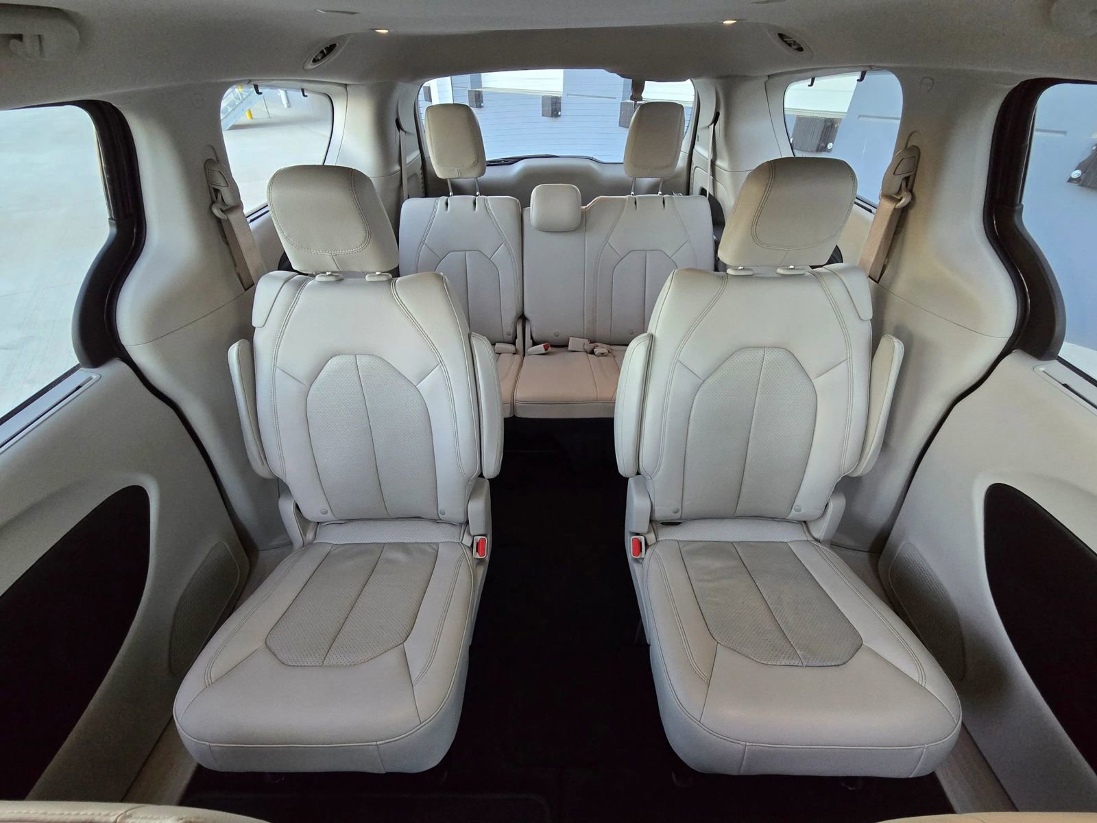 Used 2021 Chrysler Pacifica Touring-L w/ Premium & Safety Sphere Group image 22