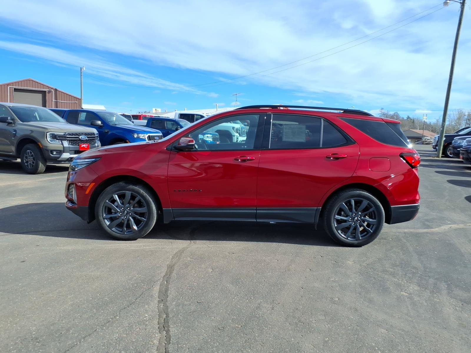 Used 2023 Chevrolet Equinox RS w/ RS Leather Package AWD/4WD image 2
