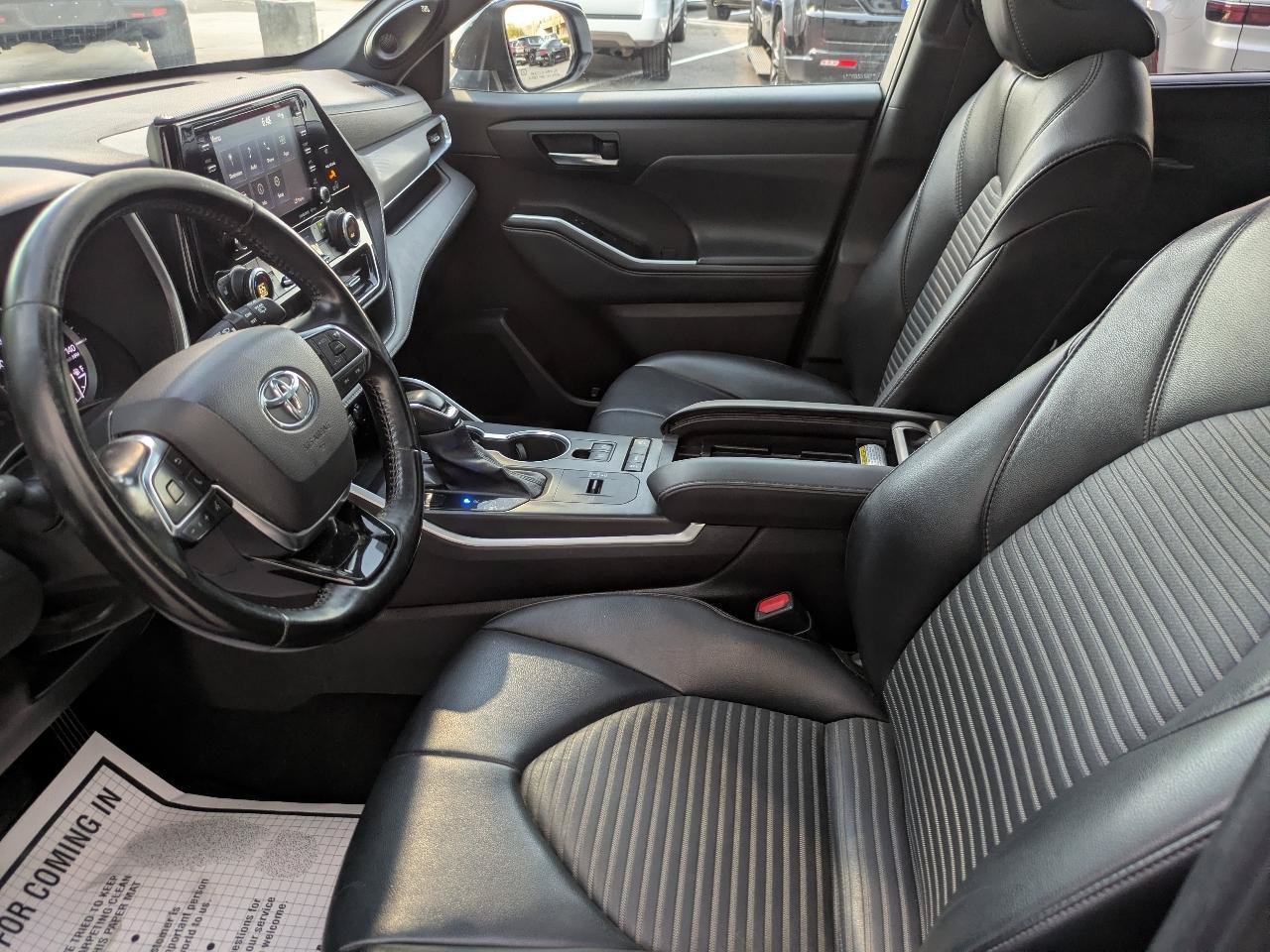 Used 2021 Toyota Highlander XSE FWD image 12