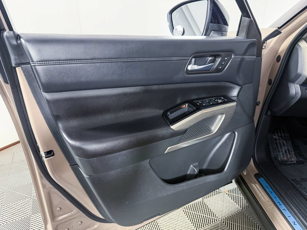 Certified 2023 Nissan Pathfinder Platinum AWD/4WD image 50