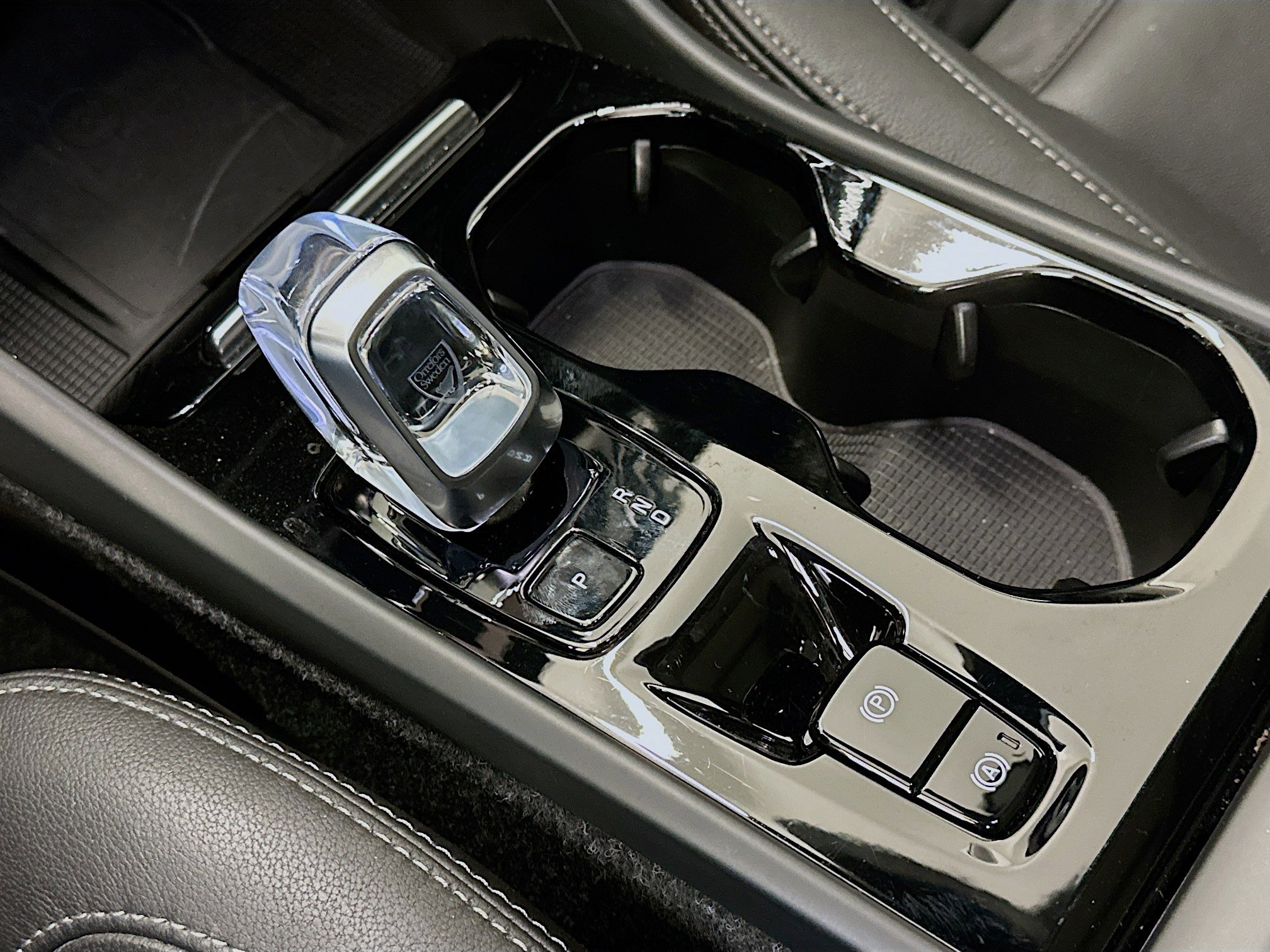 Used 2025 Volvo XC40 B5 Plus image 25