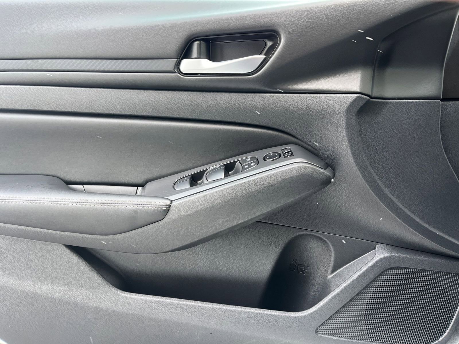 Used 2025 Nissan Altima 2.5 SV image 18