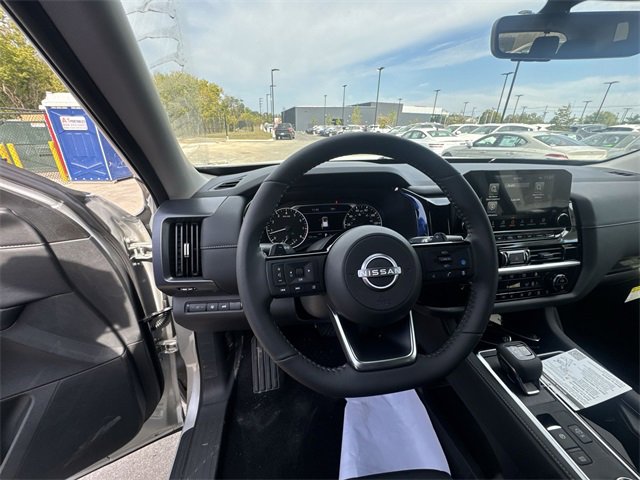 New 2025 Nissan Pathfinder SL image 14