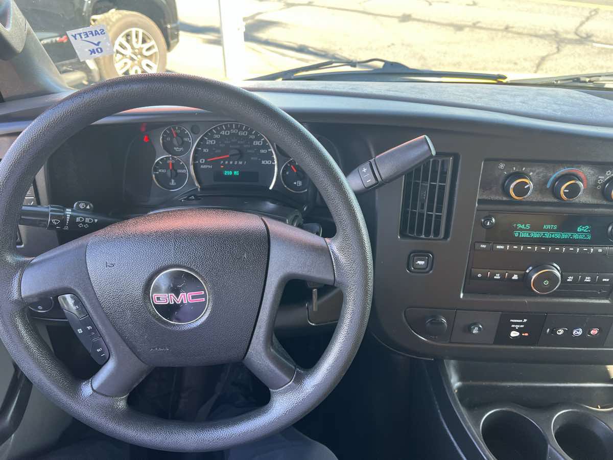 Used 2018 GMC Savana 3500 w/ Driver Convenience Package RWD image 10