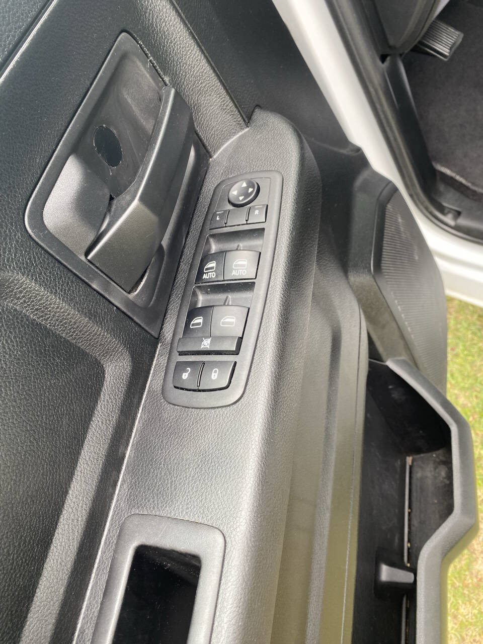 Used 2018 RAM 1500 Express w/ Express Value Package AWD/4WD image 9