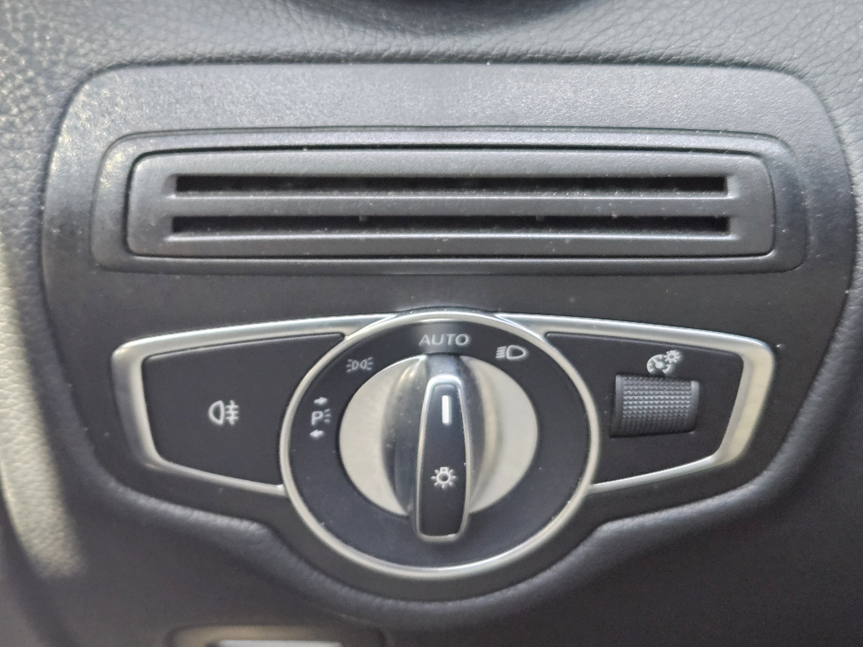 Used 2021 Mercedes-Benz GLC 300 image 13