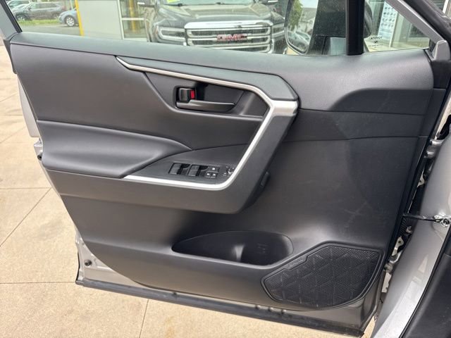 Used 2023 Toyota RAV4 LE AWD/4WD image 22