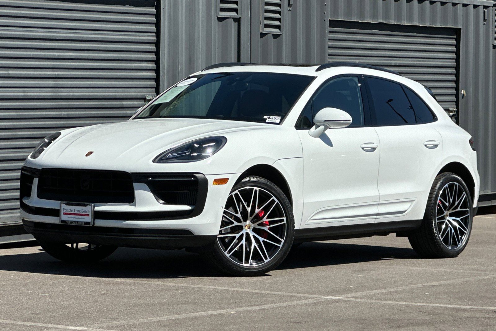 Certified 2023 Porsche Macan S AWD/4WD image 1