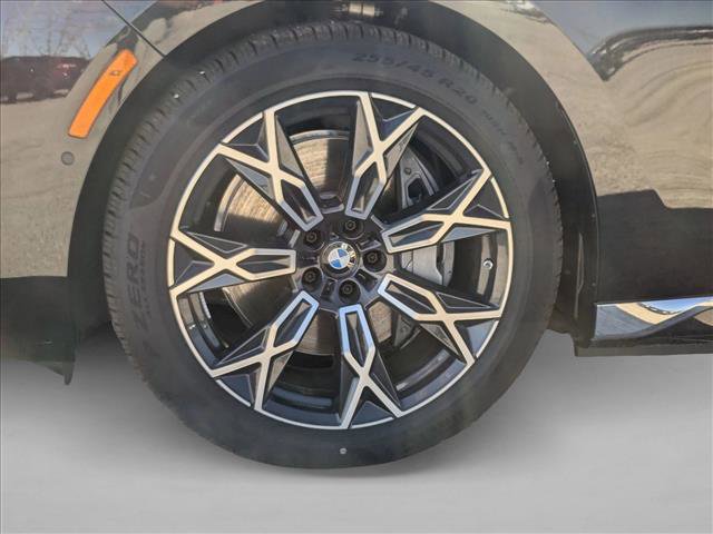 Used 2025 BMW i7 eDrive50 w/ Premium Package image 14