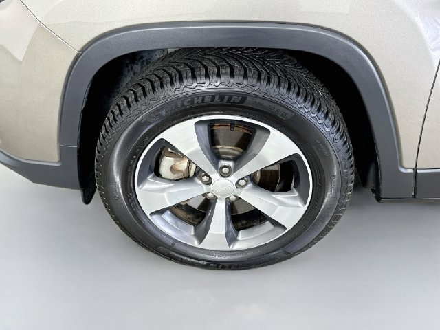 Used 2019 Jeep Cherokee Limited AWD/4WD image 37