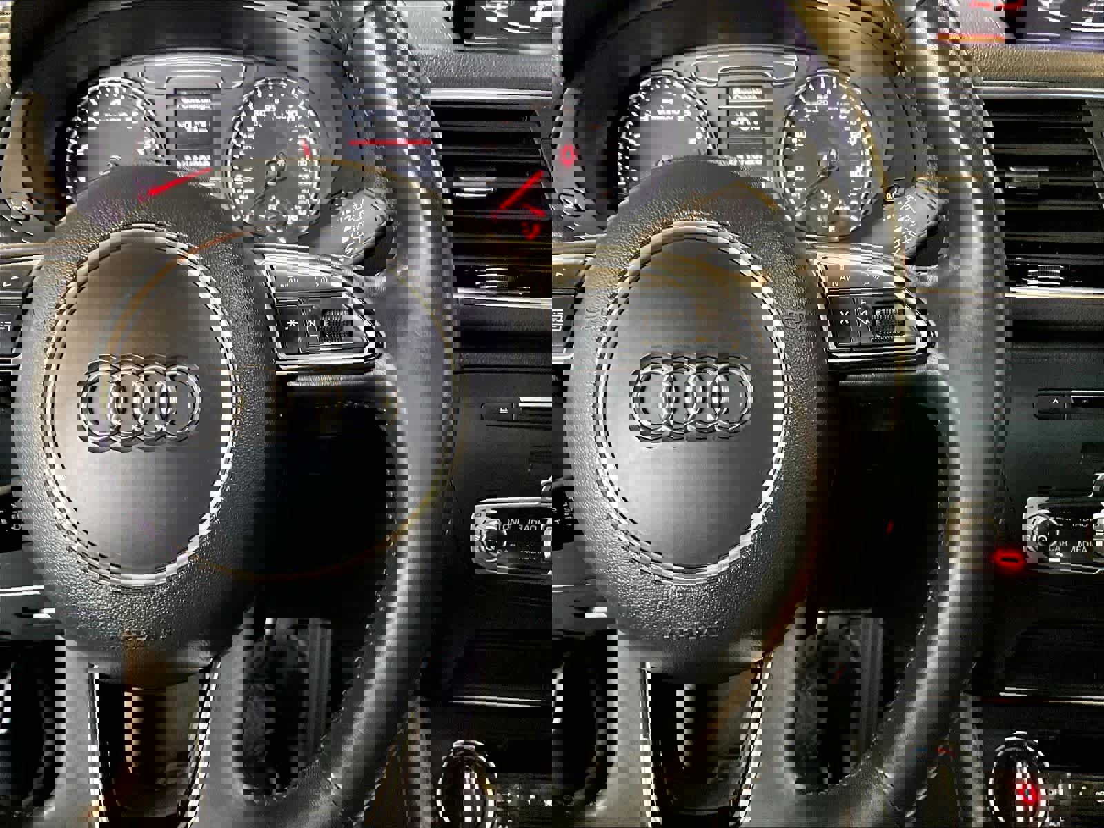 Used 2018 Audi Q3 2.0T Premium image 25