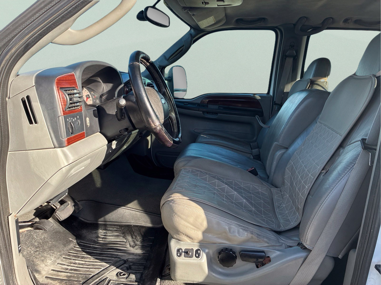 Used 2005 Ford F250 Lariat AWD/4WD image 9