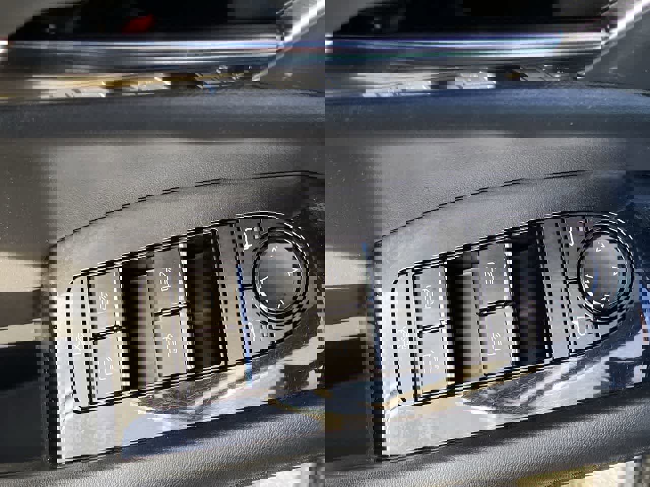 Used 2019 MAZDA MAZDA3 Hatchback w/ Premium Package image 13