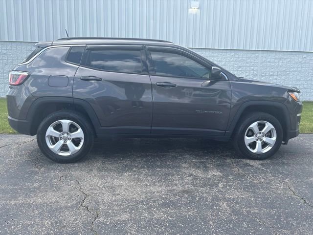 Used 2018 Jeep Compass Latitude w/ Cold Weather Group AWD/4WD image 16