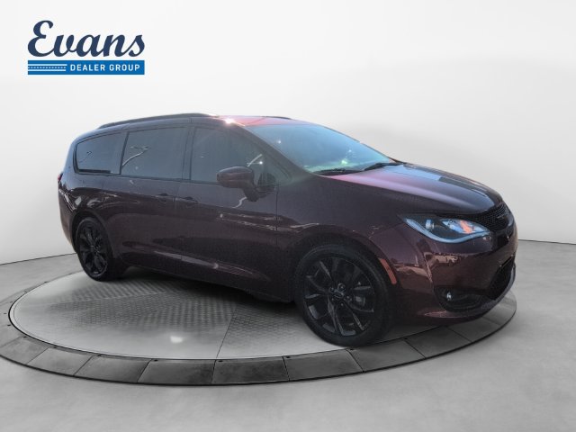 Used 2018 Chrysler Pacifica Touring Plus w/ S Appearance Package FWD image 10