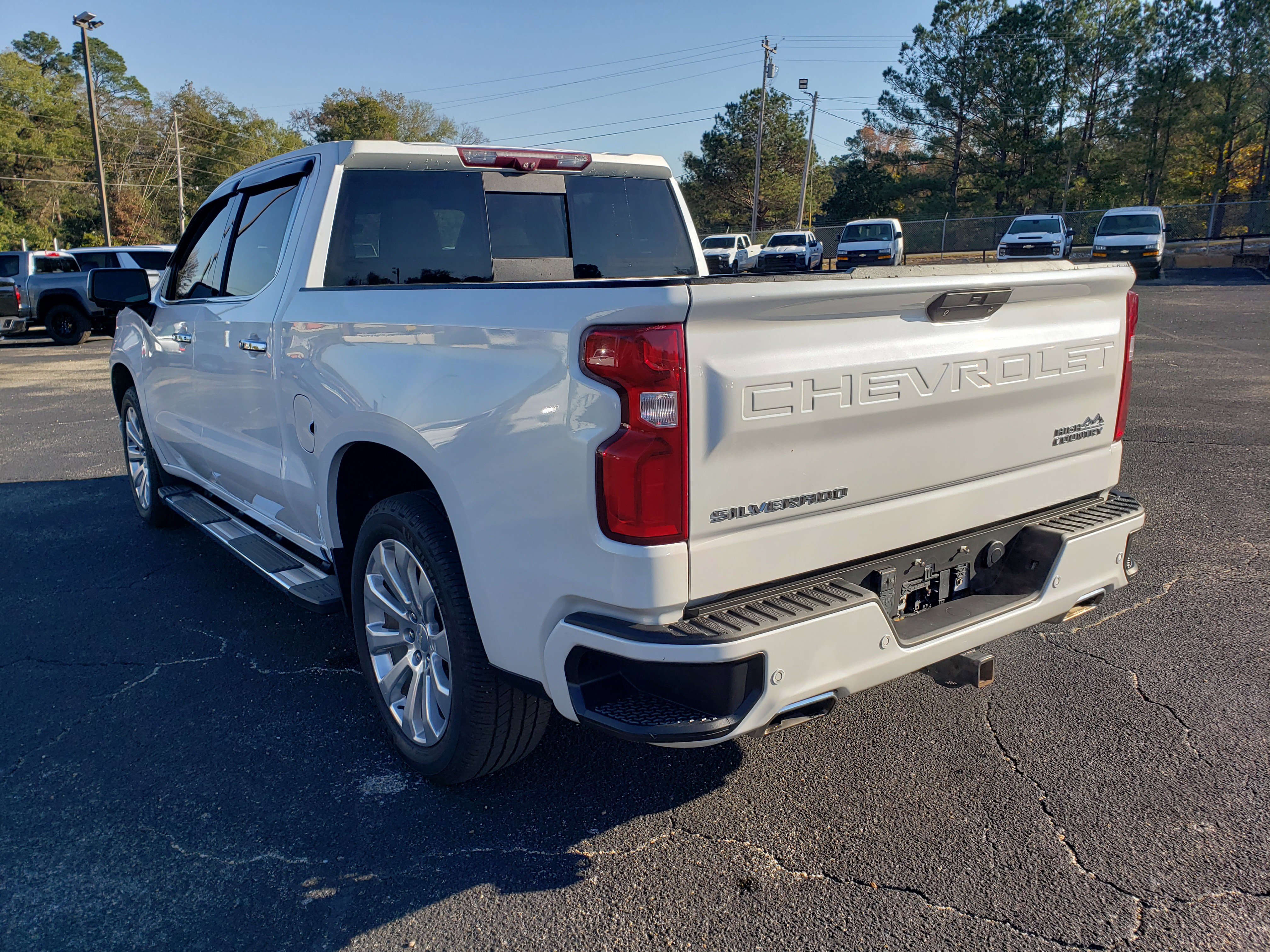 Used 2024 Chevrolet Silverado 1500 High Country w/ Technology Package image 4