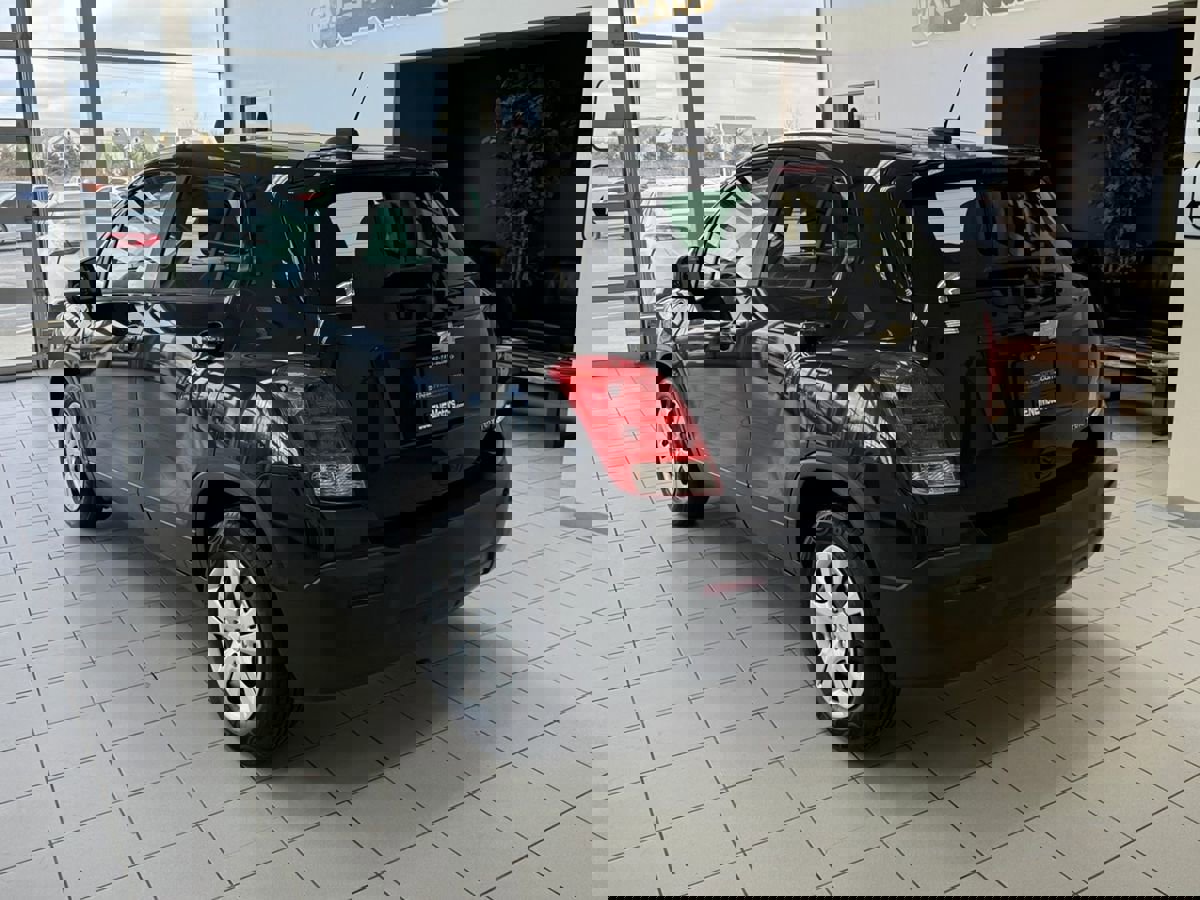 Used 2015 Chevrolet Trax LS FWD image 2