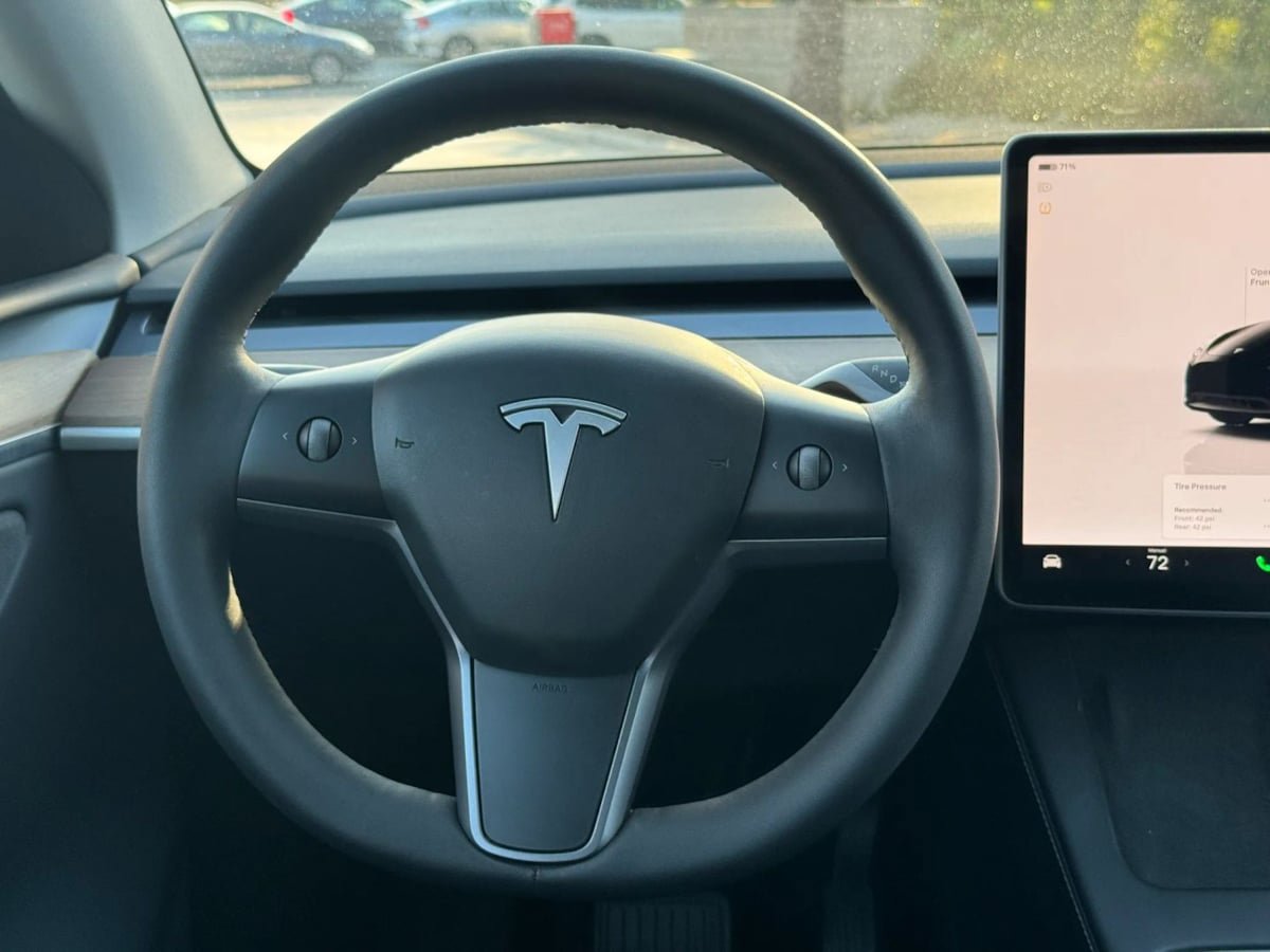 Used 2023 Tesla Model Y Long Range AWD/4WD image 22