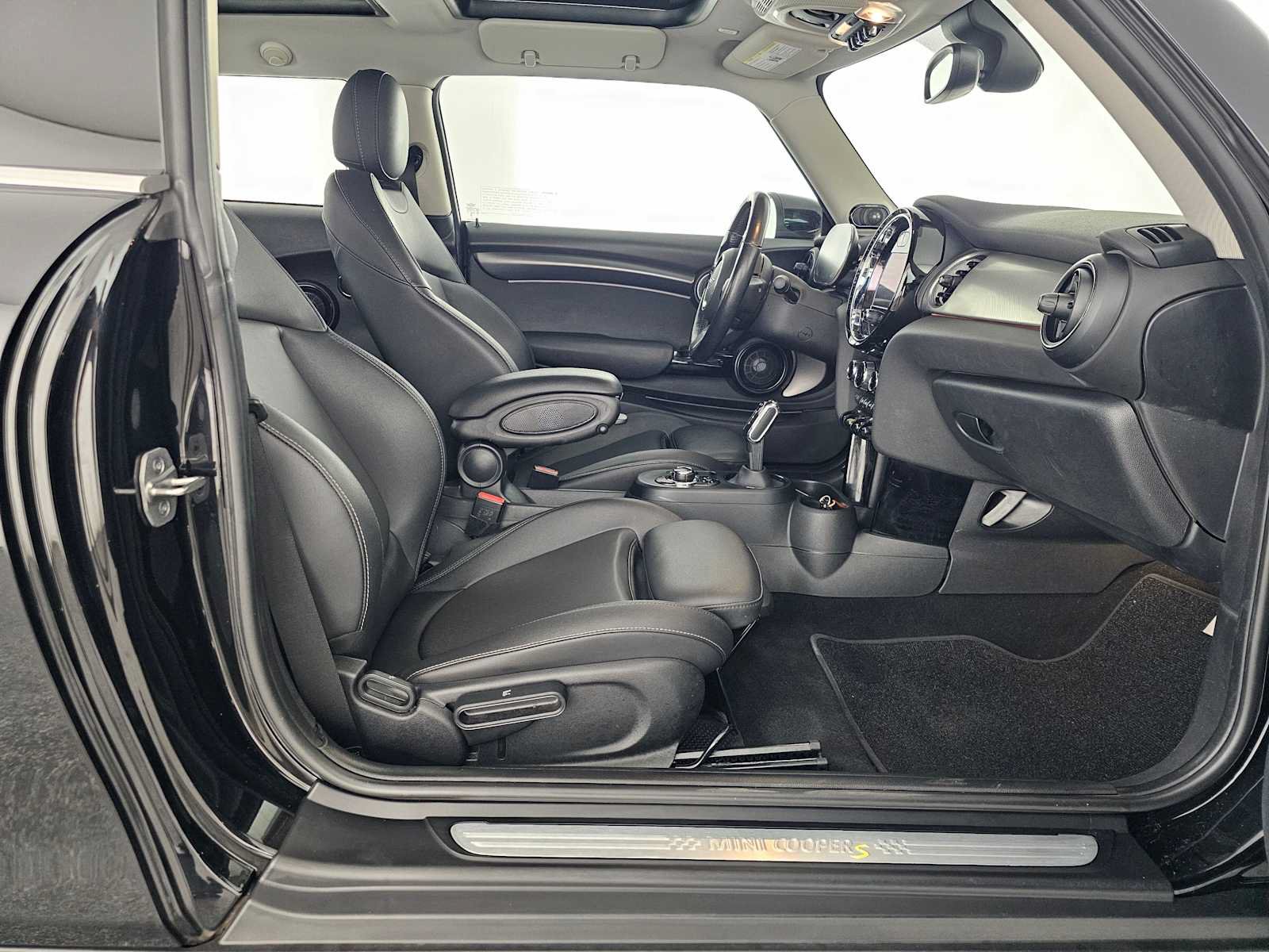 Used 2024 MINI Cooper SE FWD image 10