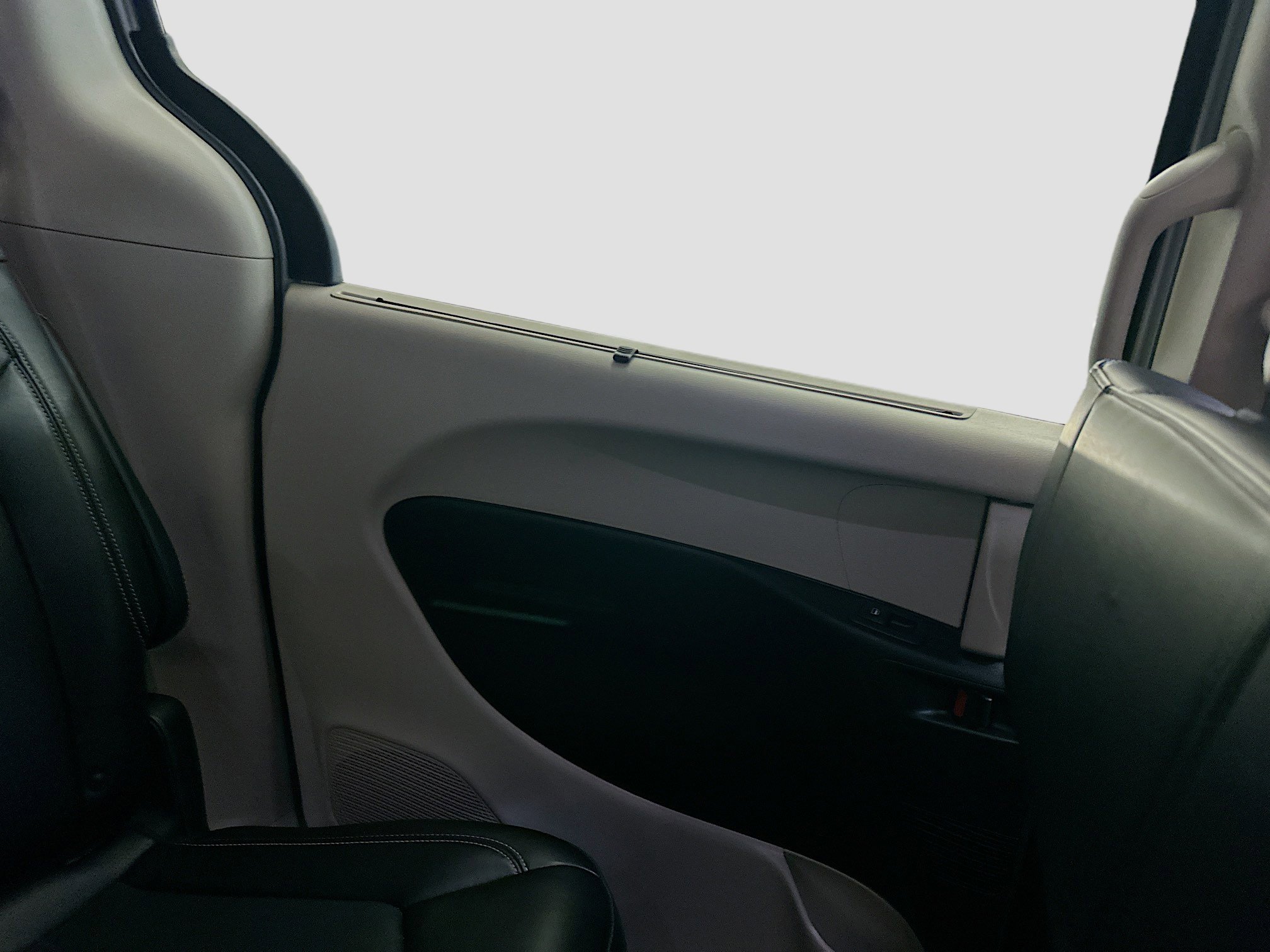Used 2024 Chrysler Pacifica Touring-L FWD image 26