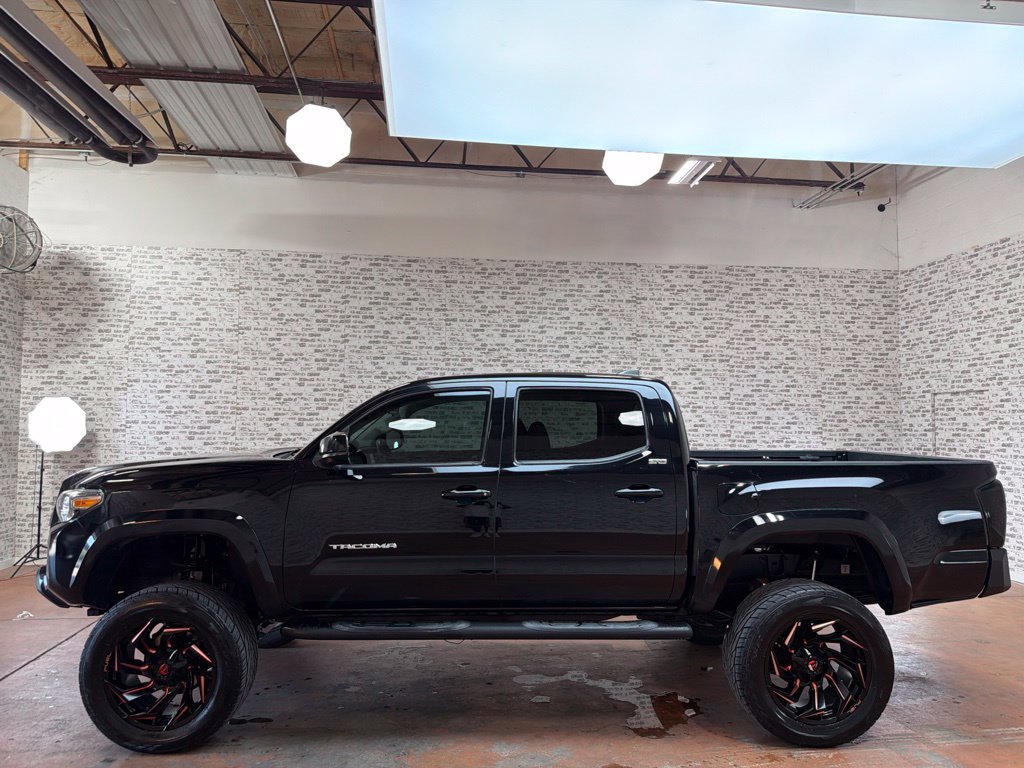Used 2021 Toyota Tacoma SR5 w/ SR5 Appearance Package (SM) RWD image 4