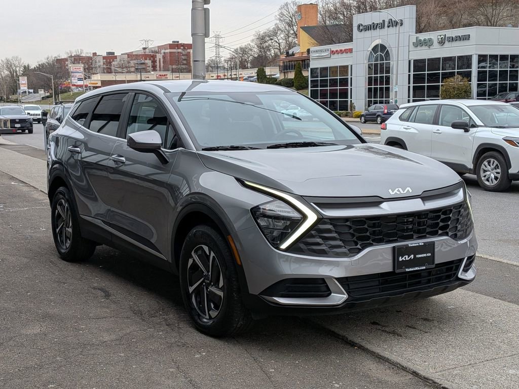 Used 2023 Kia Sportage LX image 4