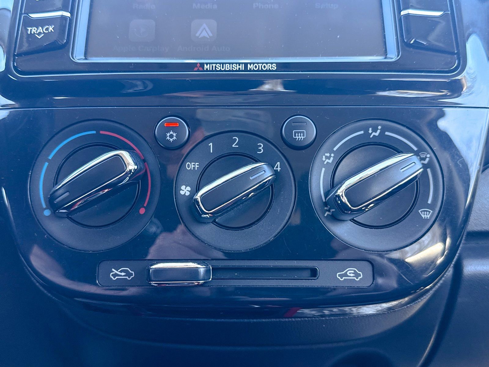 Used 2019 Mitsubishi Mirage LE image 32