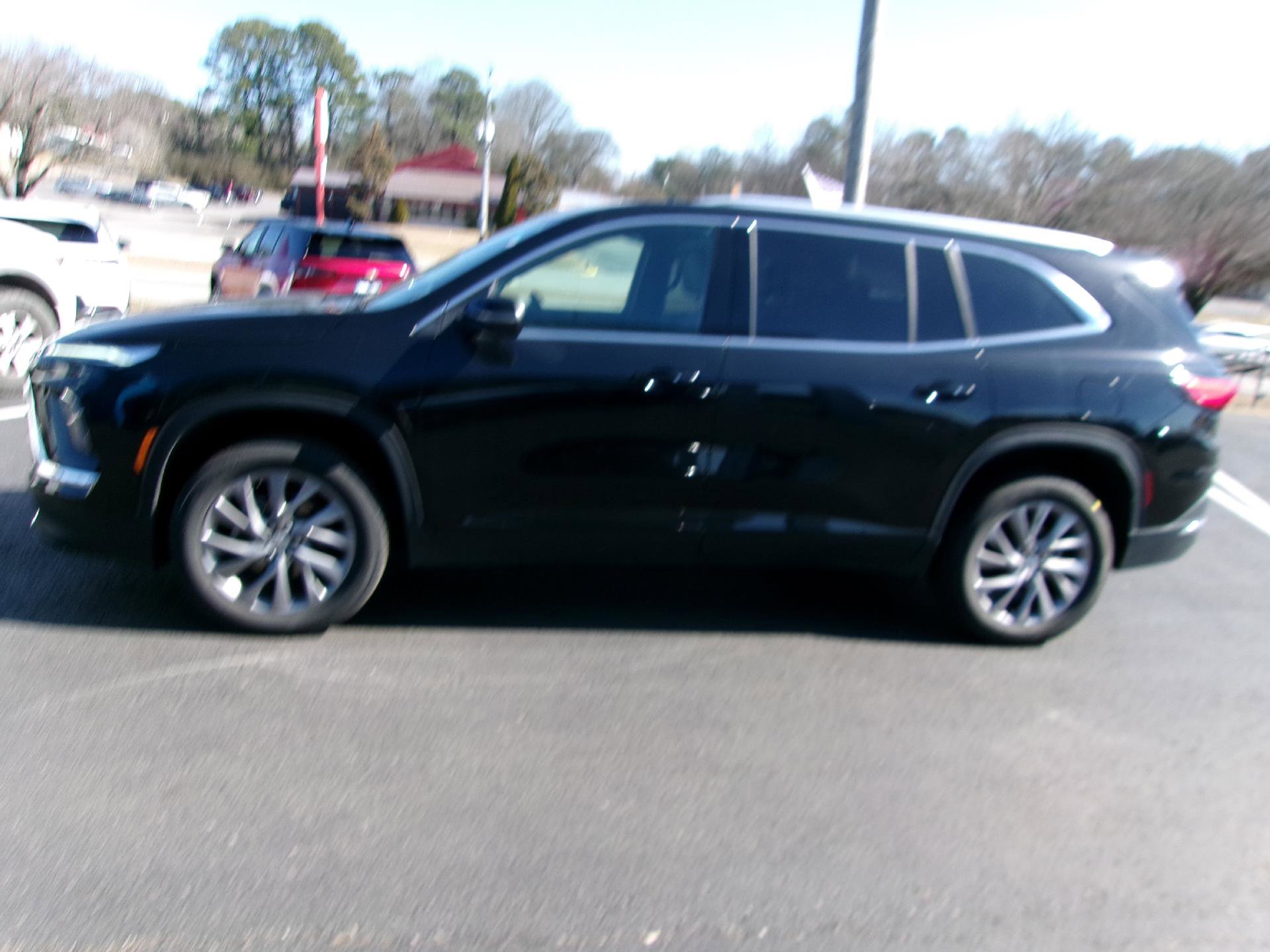 Used 2025 Buick Enclave Preferred image 6
