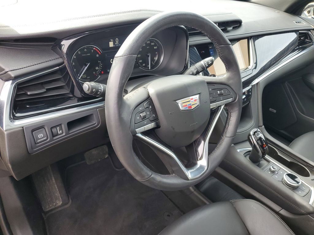 Used 2023 Cadillac XT6 Premium Luxury image 8
