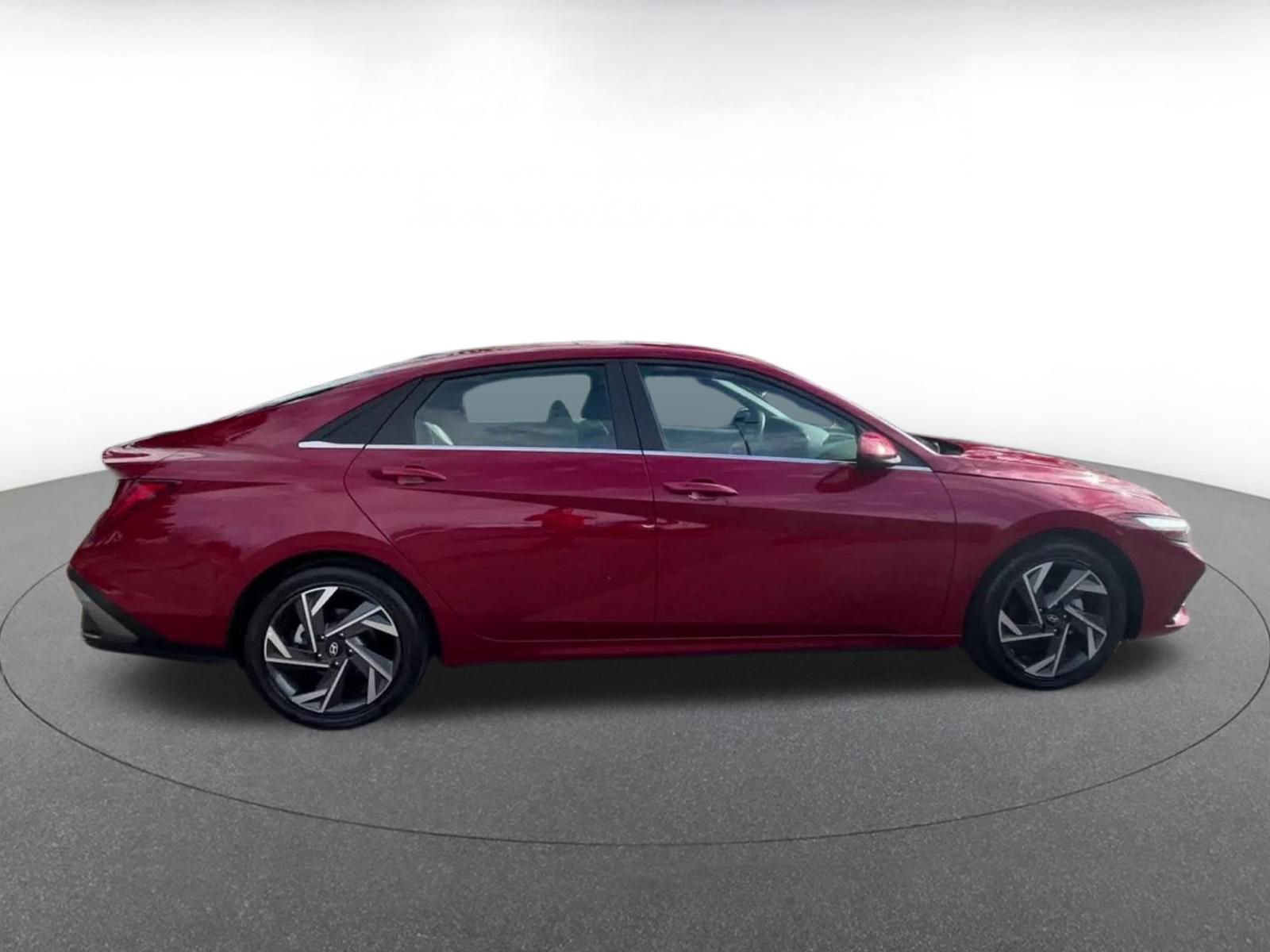 Used 2025 Hyundai Elantra SEL FWD image 16