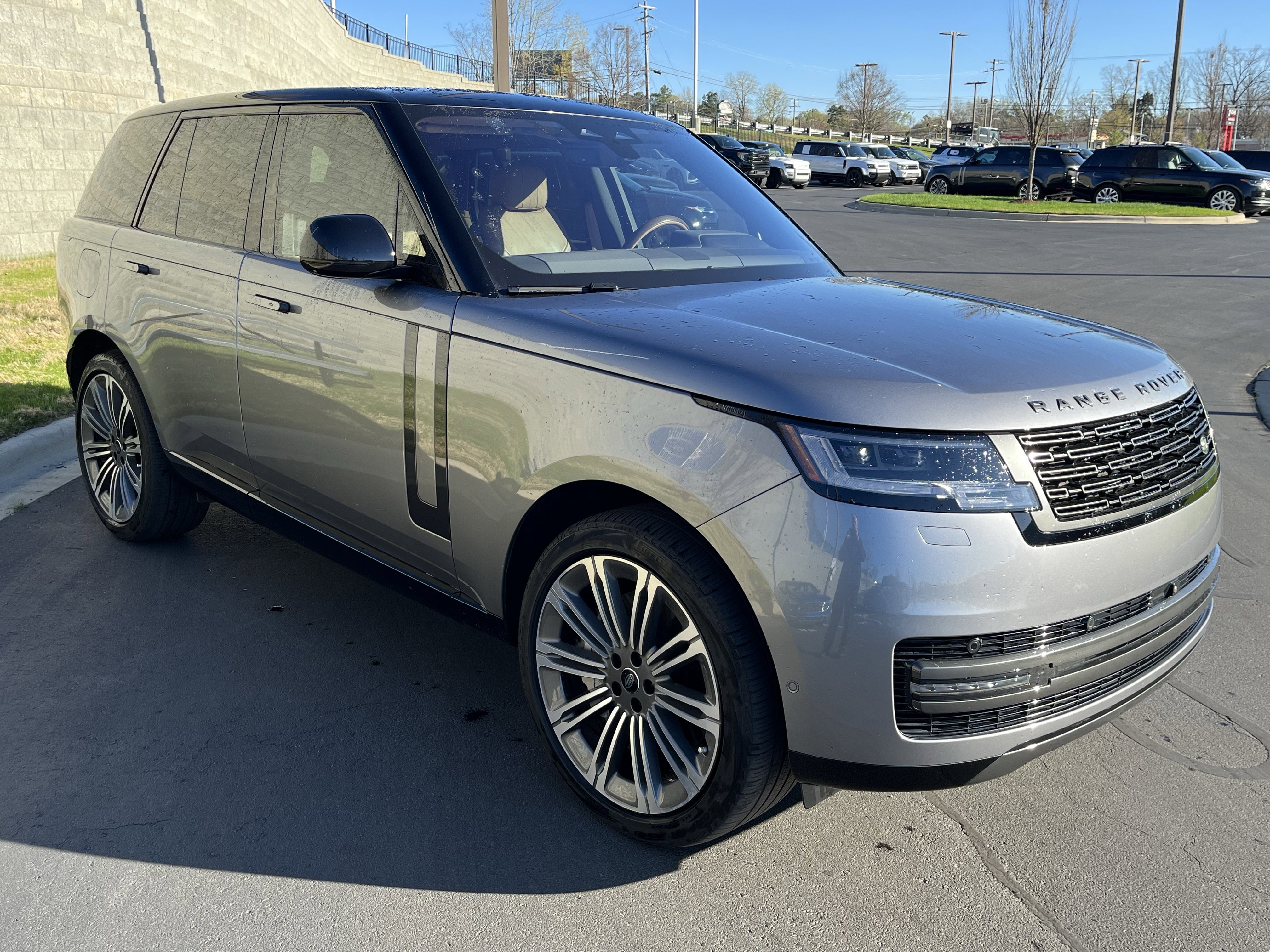 Certified 2023 Land Rover Range Rover SE image 9