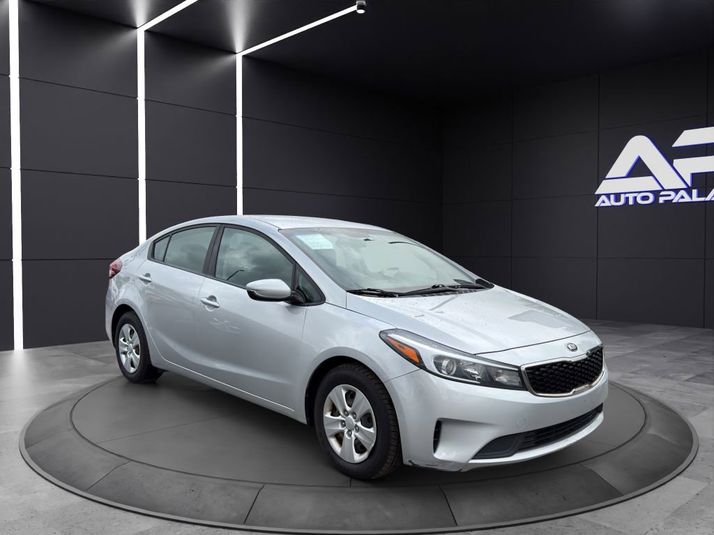 Used 2017 Kia Forte LX image 3
