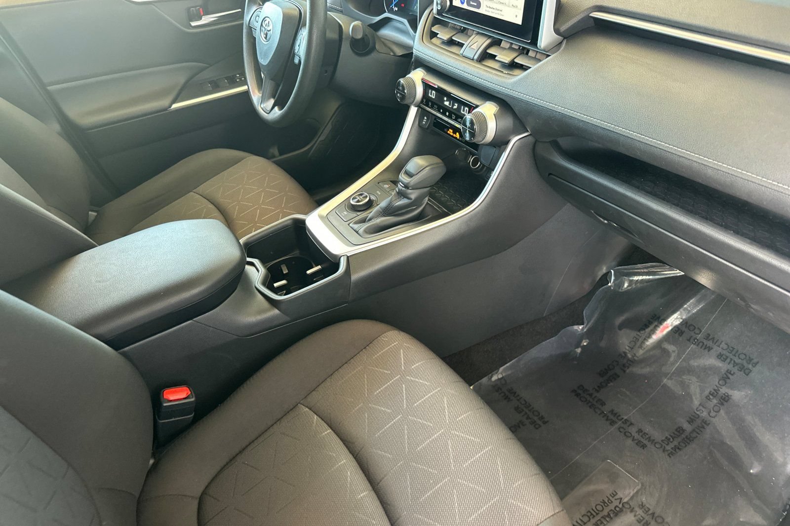 Used 2025 Toyota RAV4 XLE AWD/4WD image 19