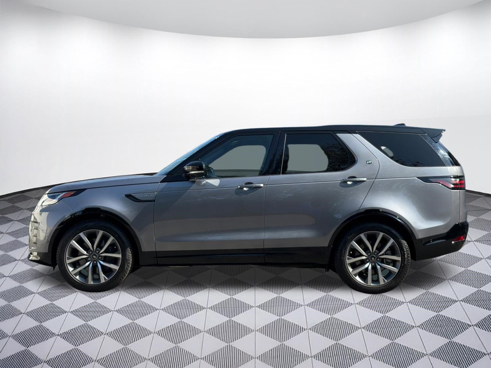 Used 2025 Land Rover Discovery Dynamic SE AWD/4WD image 2