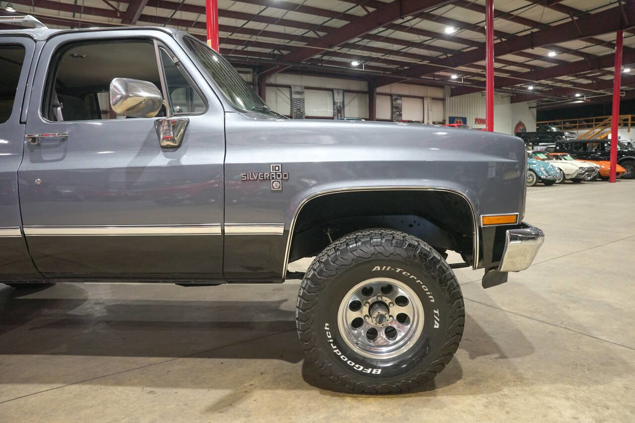 Used 1987 Chevrolet Suburban 4WD image 11