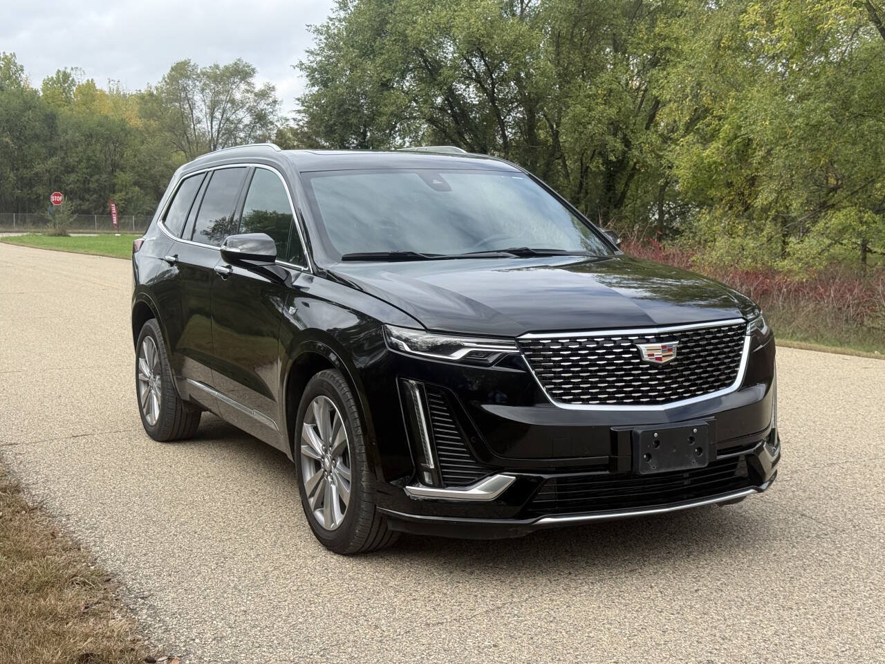 Used 2024 Cadillac XT6 Premium Luxury w/ Technology Package AWD/4WD image 4